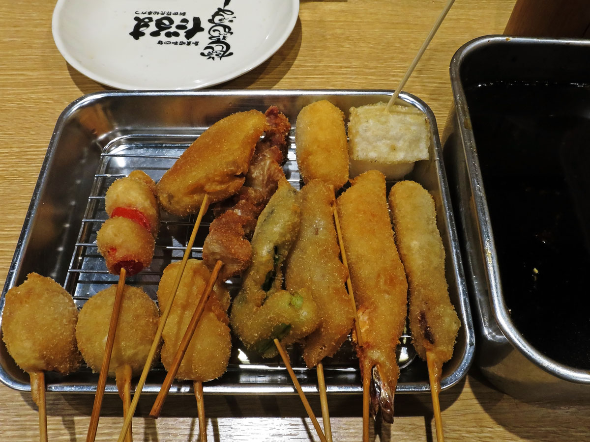 15種類の日本食レストランと名物