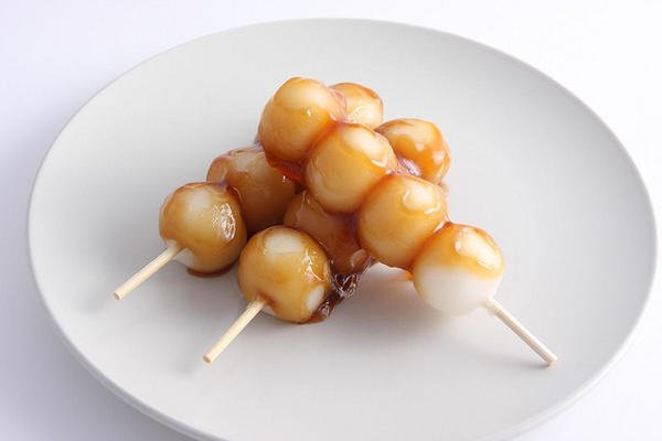 Dango ทะเลทรายแบบดั้งเดิมของญี่ปุ่น