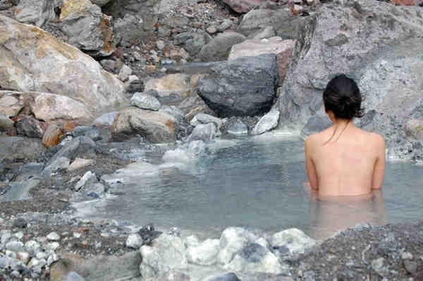 Cómo bañarse en las aguas termales de Japón