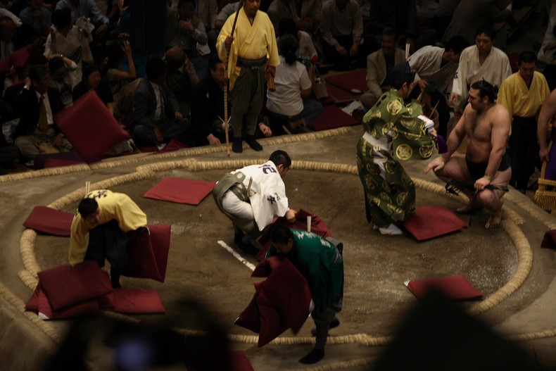 Sumo - the life of the fighters and curiosities