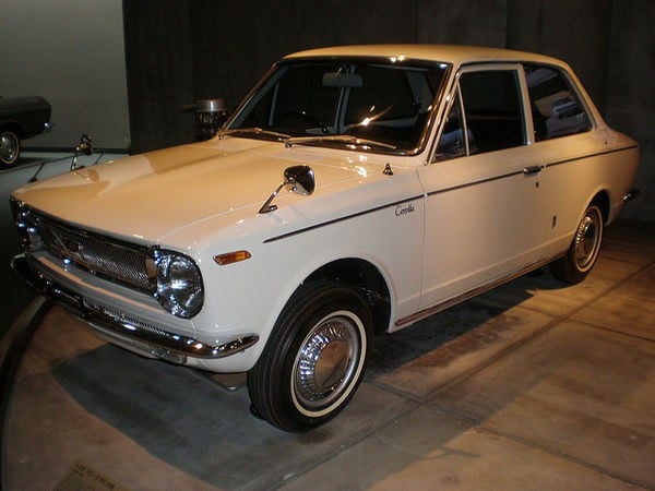 Toyota coche antiguo