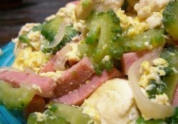 Goya chanpuru - un piatto okinawa amaro