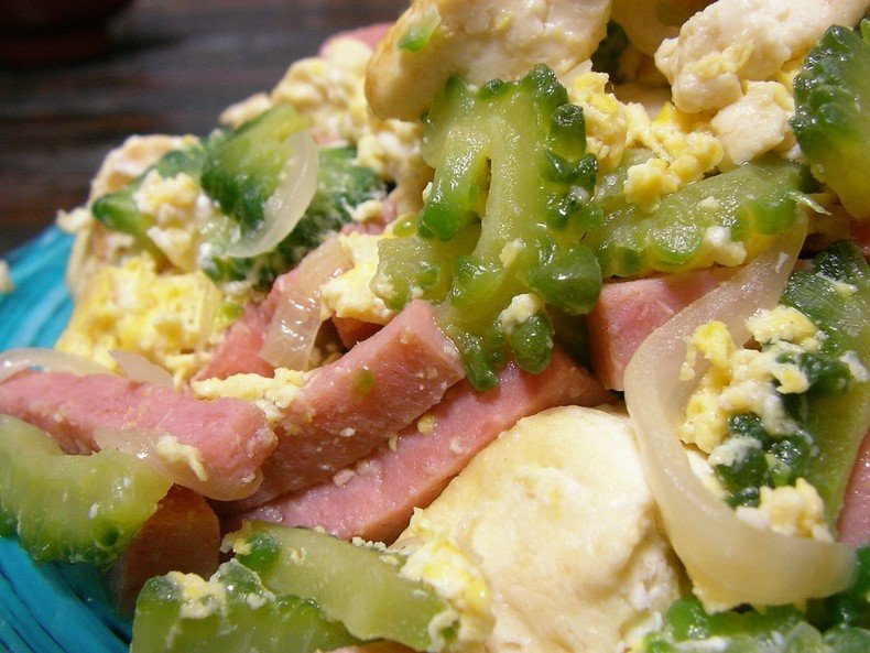 Goya chanpuru - un plato amargo de Okinawa