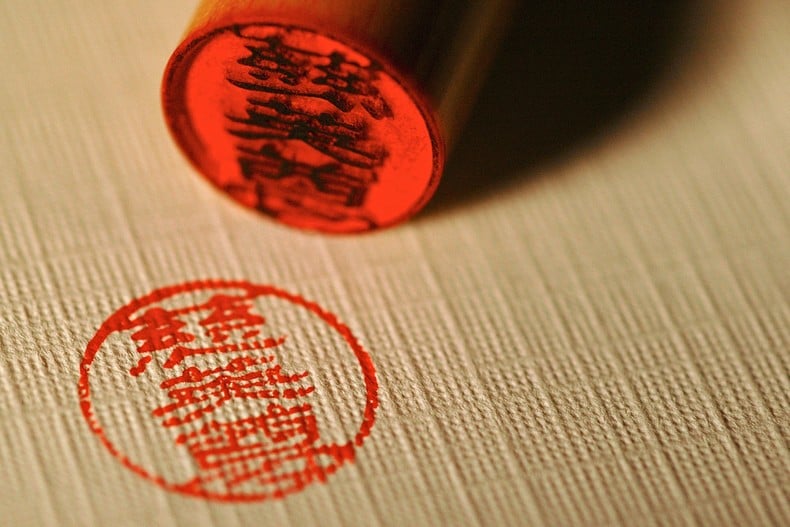 Inkan dan hanko - stempel atau stempel Jepang yang berfungsi sebagai tanda tangan