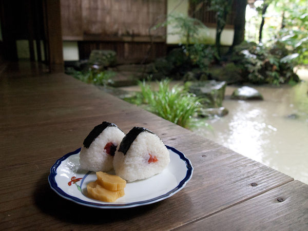 Onigiri - Bola de arroz japonesa - お握り