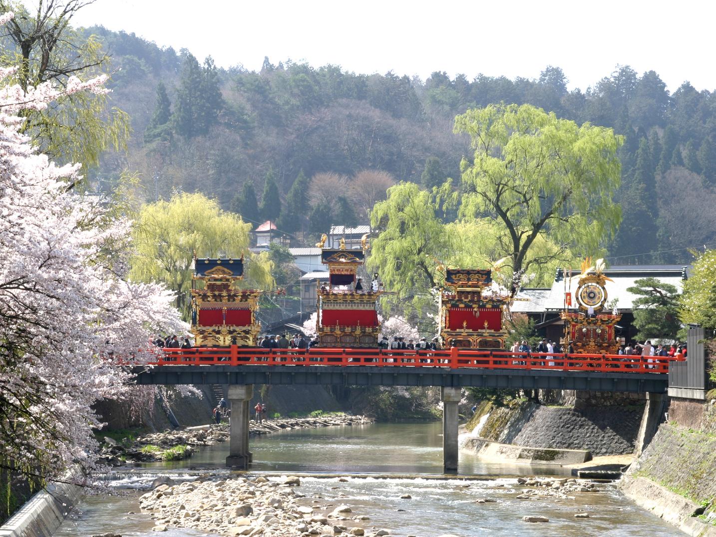 Takayama Matsuri (高山祭り), một trong những lễ hội nổi tiếng nhất Nhật Bản.
