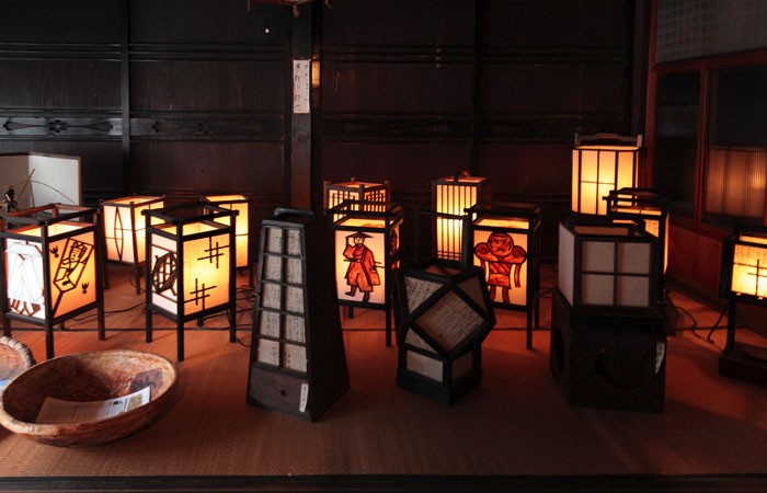 As iluminações, luminárias e lanternas tradicionais do japão