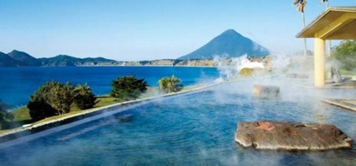 ในญี่ปุ่นมีบ่อน้ำพุร้อนหรือออนเซ็นแบบผสมบ้างไหม?