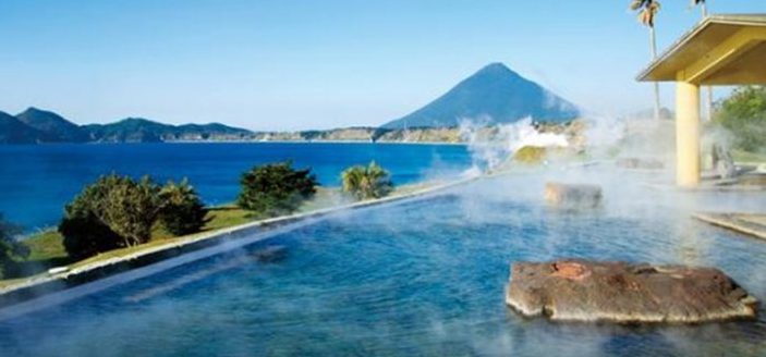 Are there still hot springs or onsen with mixed bathing in Japan?