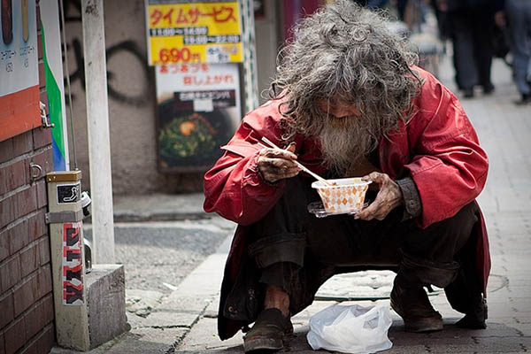 Os invisíveis moradores de rua no japão