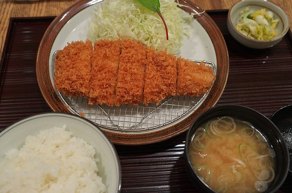 Tonkatsu - potongan daging babi dilapisi tepung roti