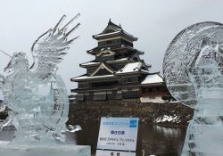 Festival de esculturas de hielo en el castillo de Matsumoto