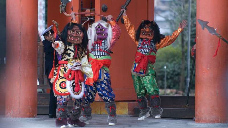 Setsubun - jogando grãos em oni para entrar na primavera