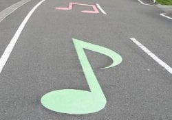 Jalan melodi – jalan yang memutar musik di Jepang