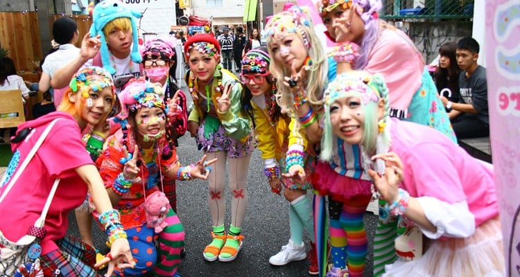 Gaya Jepang - harajuku - lolita - visual kei - menghias - gyaru - peri kei - kei pesta kultus - seifuku keidolly kei - gadis mori - otome kei - mode shironuri