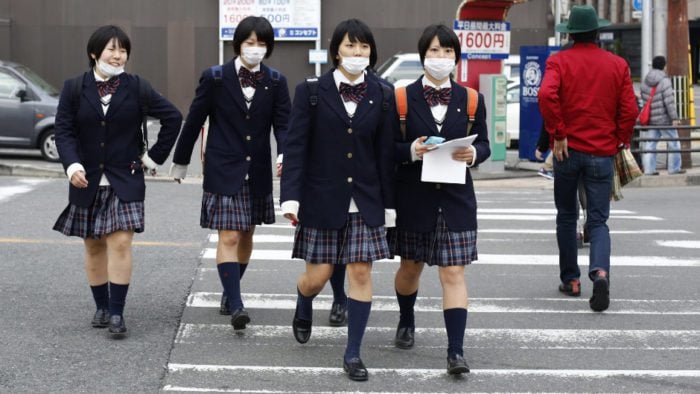 Uniforme escolar japonês - as saias são realmente curtas?