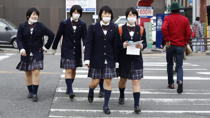 Uniforme escolar japonês - as saias são realmente curtas?