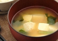 मिसोशीरो - स्वादिष्ट जापानी सोया सूप