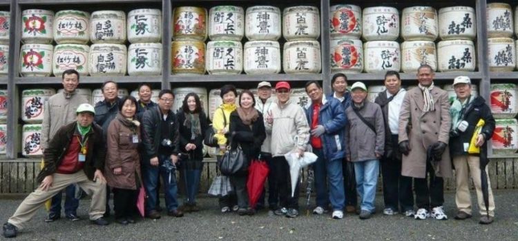 Free volunteer tour guides in japan