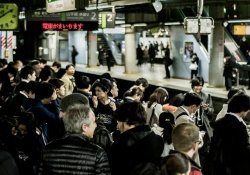 8 Arten von Menschen treffen wir in Zügen in Japan