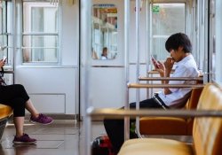 8 Arten von Menschen treffen wir in Zügen in Japan