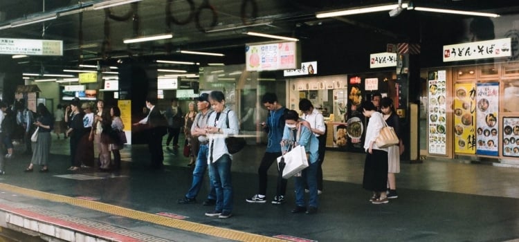 As 9000 estações ferroviárias do japão