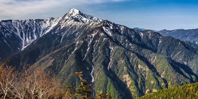 Los picos, colinas y montañas más altas de Japón