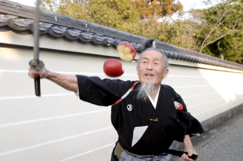 Por que os japoneses não têm ou usam barba?