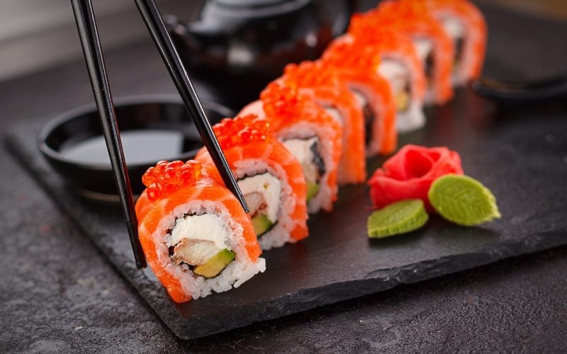 Restoran sushi Jepang - bagaimana cara makannya?