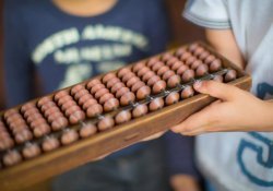 Soroban – The art of calculating with a Japanese abacus