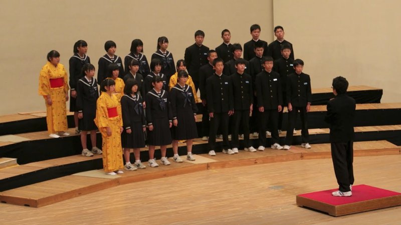 ออเคสตร้าและนักร้องประสานเสียงในโรงเรียนญี่ปุ่น