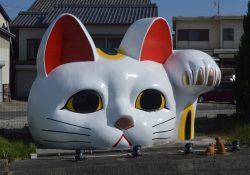 Maneki Neko - Japanese Lucky Cat - Meaning and Origin