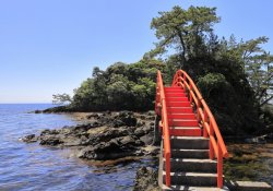 Curiosités incroyables sur le Japon - île du pont de Sado