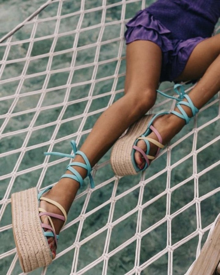 Sandale à plateforme : la chérie qui laisse les femmes en l'air