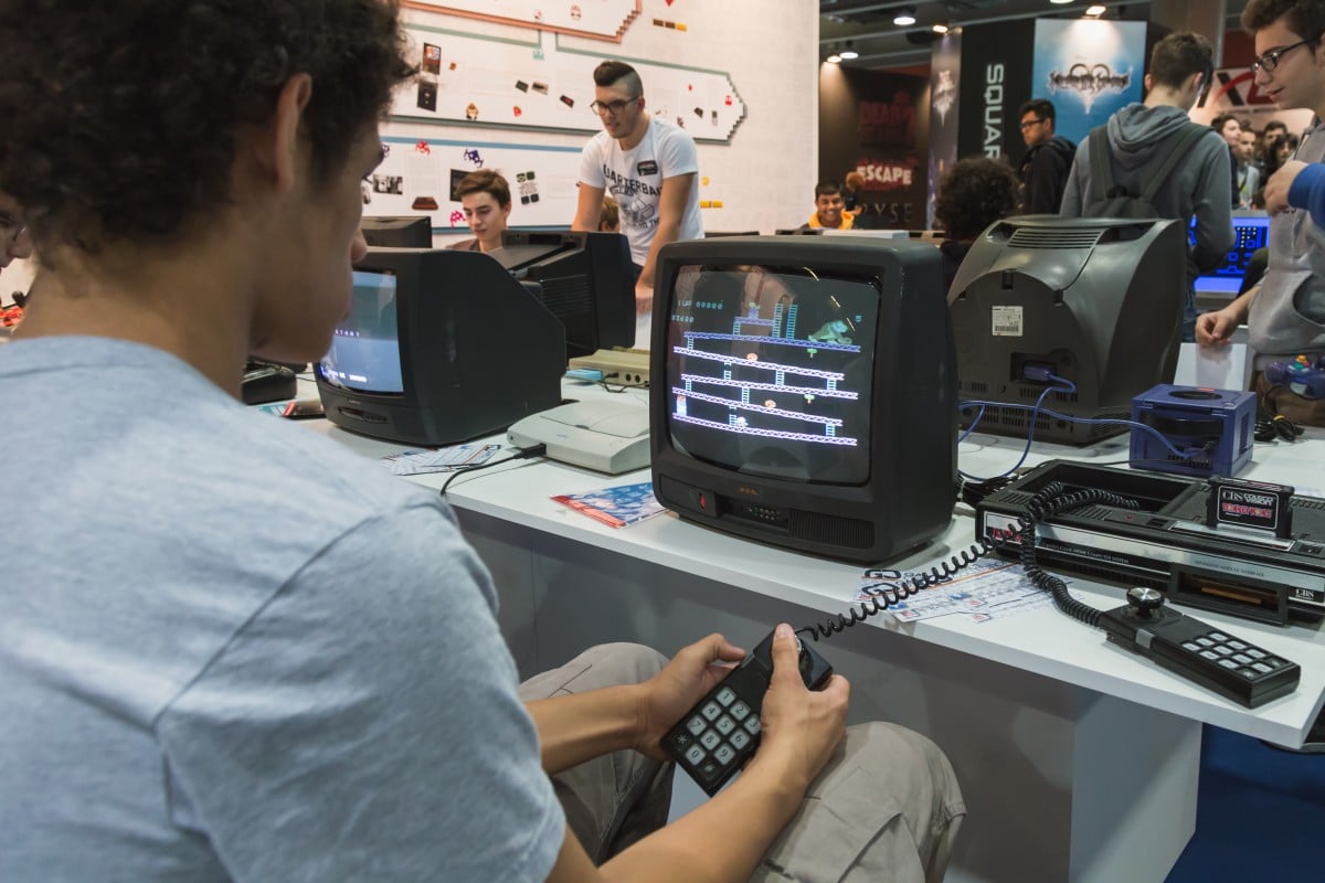 Kerl spielt bei der Games Week 2014 in Mailand, Italien