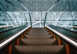 - escalator: know the different orientations to use in japan