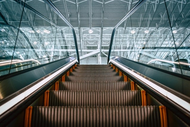 - escalator: know the different orientations to use in japan