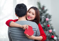 pareja asiática de navidad