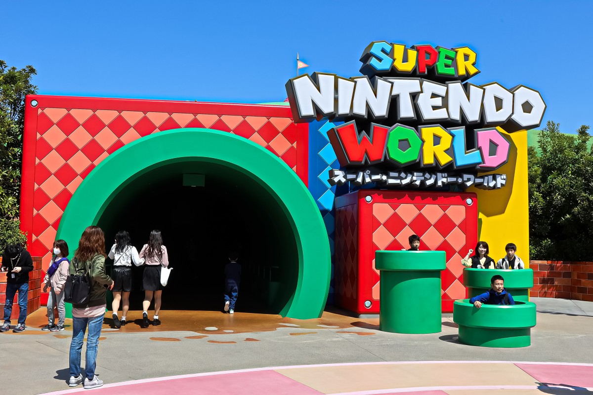 Osaka, Giappone - 10 aprile 2021: cartello del mondo super nintendo. Il mondo di Super Nintendo è un'area a tema presso gli Universal Studios Japan.