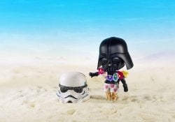 MAGNITOGORSK, RUSSLAND - 26. August 2019: Darth Vader Filmfigur auf Urlaub, die den Charakter der Film- und Computerspielserie "Star Wars" darstellt. Illustrativer Leitartikel.