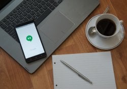 Application Google hangouts sur un écran de téléphone mobile