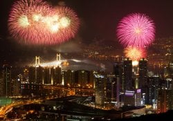 Đường chân trời Busan với pháo hoa