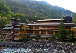Nishiyama onsen keiunkan - le plus vieil hôtel du monde
