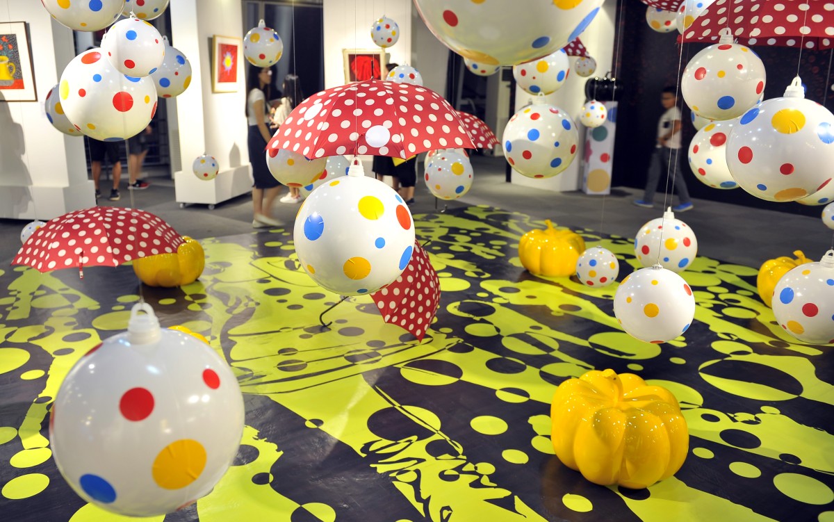 Chinese citizens visit the exhibition of yayoi kusama at fuzhou sansheng international center in fuzhou city, southeast china's fujian province, 5 august 2017