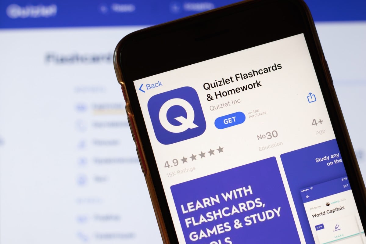 Los Ángeles, California, Estados Unidos - 24 March 2020: Quizlet Flashcards and Homework app logo on phone screen close up with website on background with icon, Illustrative Editorial.