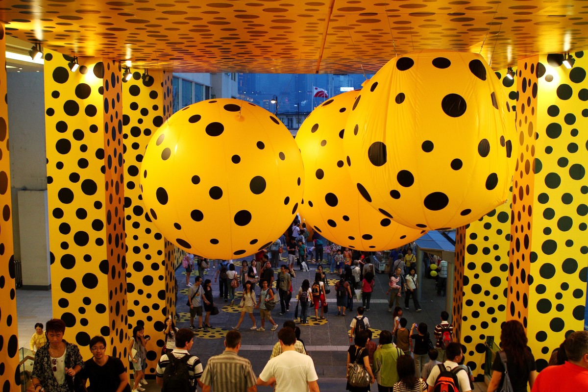 13 Oct 2007 black polka dots pumpkins installation art by Japanese artist, Yayoi Kusama.