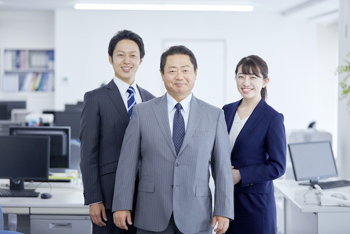 Meaning of positions and hierarchical levels in japan