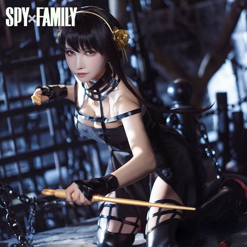 Spy X Family luciendo cosplay de su falsificador, anya y loid