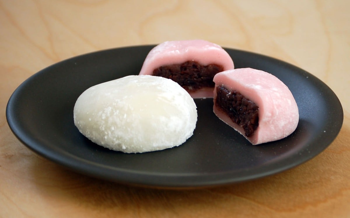 Mochi de feijão vermelho e doce de morango (ichigo daifuku)