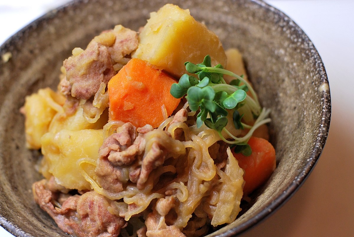 Nikujaga Fleisch und Kartoffeln